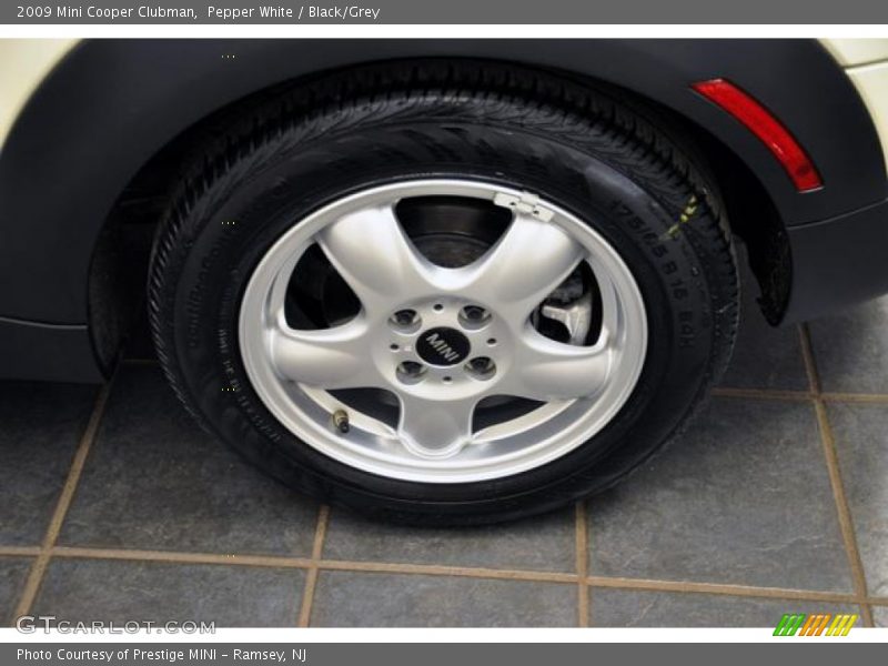 Pepper White / Black/Grey 2009 Mini Cooper Clubman
