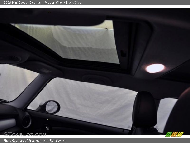 Pepper White / Black/Grey 2009 Mini Cooper Clubman