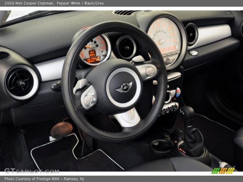 Pepper White / Black/Grey 2009 Mini Cooper Clubman