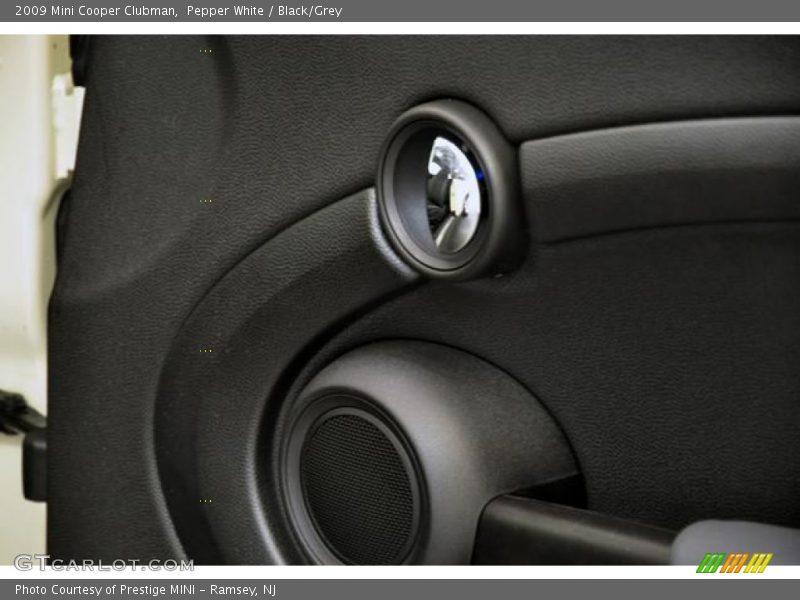 Pepper White / Black/Grey 2009 Mini Cooper Clubman