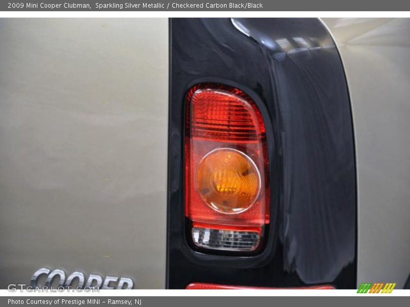 Sparkling Silver Metallic / Checkered Carbon Black/Black 2009 Mini Cooper Clubman