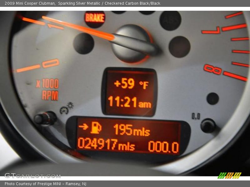 Sparkling Silver Metallic / Checkered Carbon Black/Black 2009 Mini Cooper Clubman