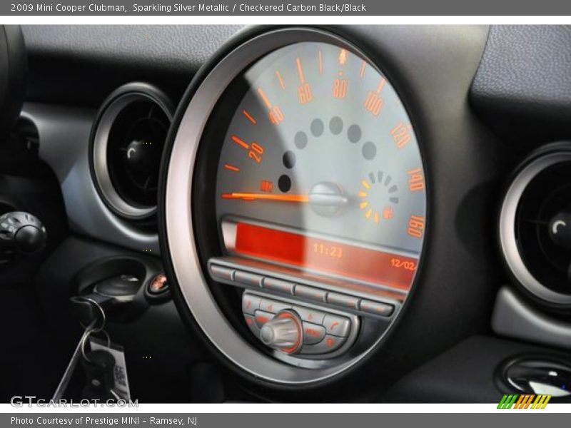 Sparkling Silver Metallic / Checkered Carbon Black/Black 2009 Mini Cooper Clubman