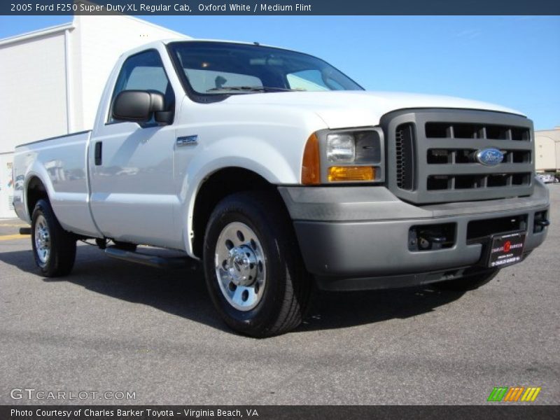 Oxford White / Medium Flint 2005 Ford F250 Super Duty XL Regular Cab