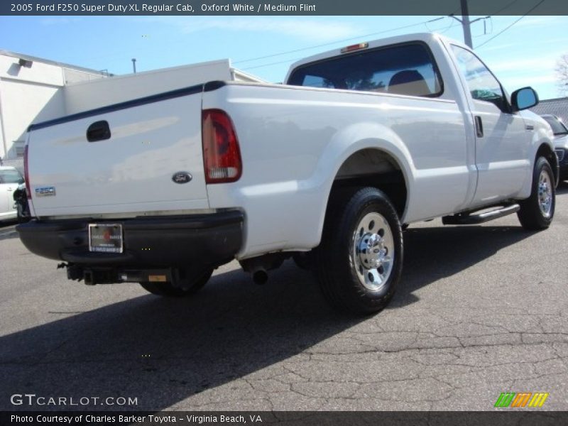 Oxford White / Medium Flint 2005 Ford F250 Super Duty XL Regular Cab