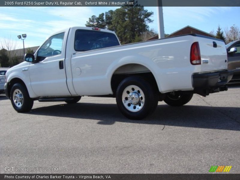 Oxford White / Medium Flint 2005 Ford F250 Super Duty XL Regular Cab