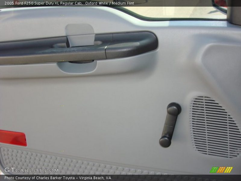Oxford White / Medium Flint 2005 Ford F250 Super Duty XL Regular Cab