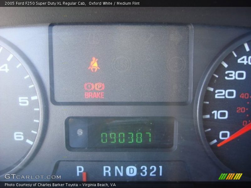 Oxford White / Medium Flint 2005 Ford F250 Super Duty XL Regular Cab