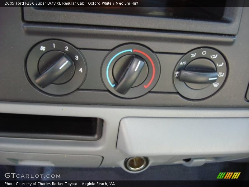 Oxford White / Medium Flint 2005 Ford F250 Super Duty XL Regular Cab