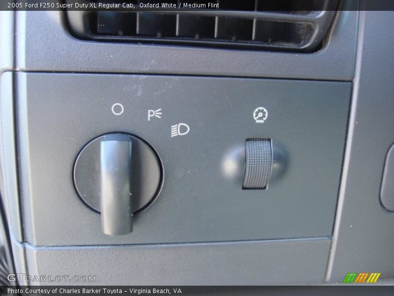 Oxford White / Medium Flint 2005 Ford F250 Super Duty XL Regular Cab