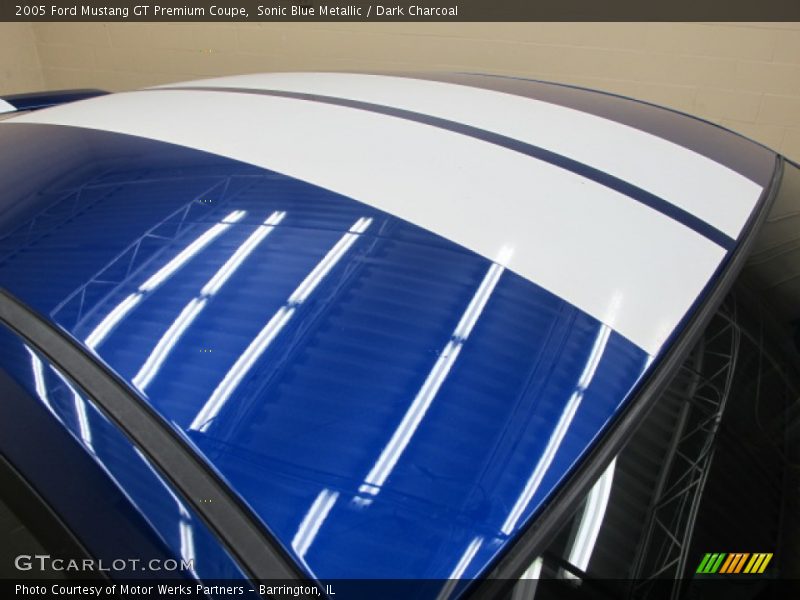 Sonic Blue Metallic / Dark Charcoal 2005 Ford Mustang GT Premium Coupe