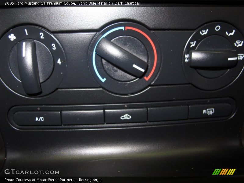 Sonic Blue Metallic / Dark Charcoal 2005 Ford Mustang GT Premium Coupe