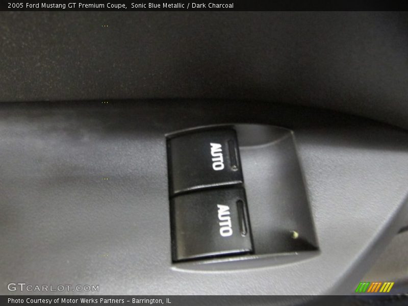 Sonic Blue Metallic / Dark Charcoal 2005 Ford Mustang GT Premium Coupe