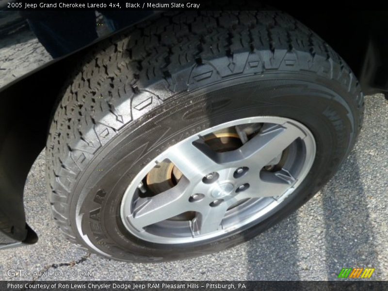 Black / Medium Slate Gray 2005 Jeep Grand Cherokee Laredo 4x4