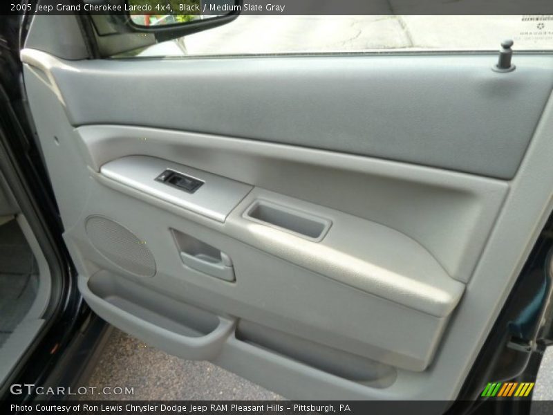 Black / Medium Slate Gray 2005 Jeep Grand Cherokee Laredo 4x4