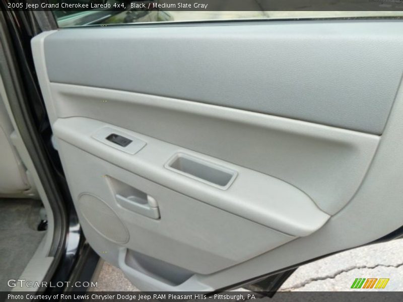 Black / Medium Slate Gray 2005 Jeep Grand Cherokee Laredo 4x4