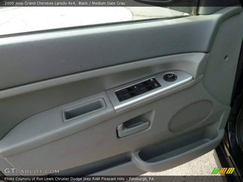 Black / Medium Slate Gray 2005 Jeep Grand Cherokee Laredo 4x4