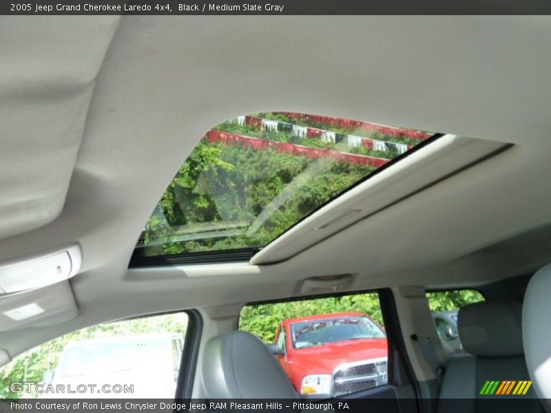 Black / Medium Slate Gray 2005 Jeep Grand Cherokee Laredo 4x4