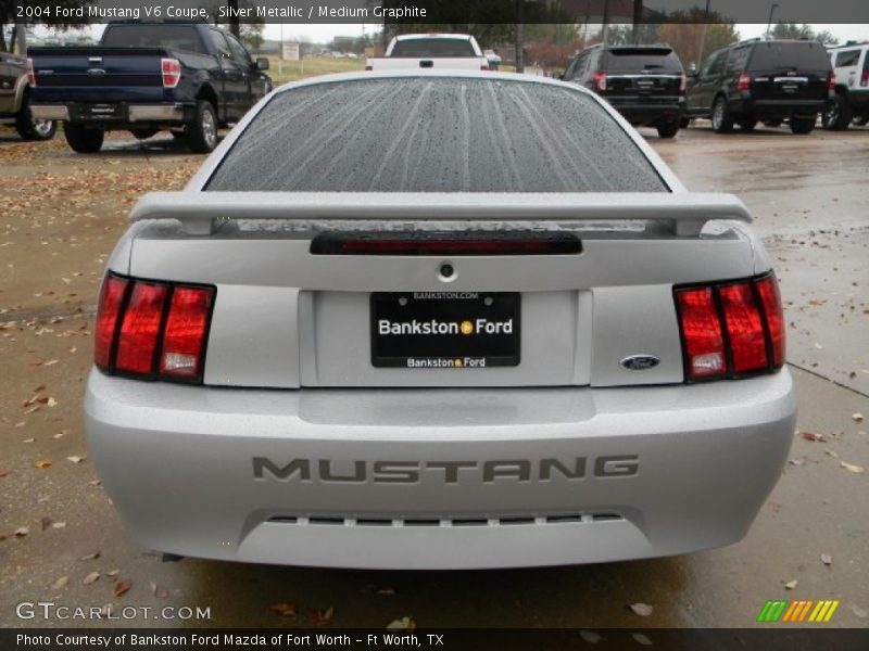 Silver Metallic / Medium Graphite 2004 Ford Mustang V6 Coupe