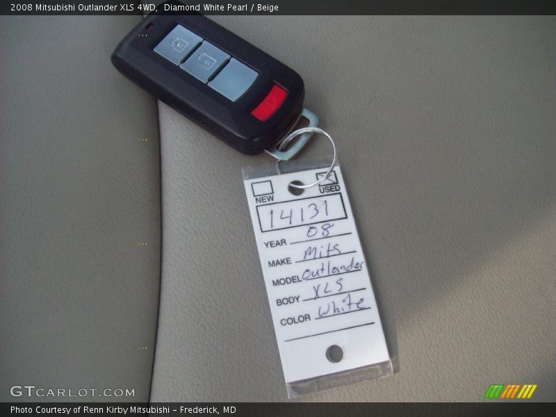 Diamond White Pearl / Beige 2008 Mitsubishi Outlander XLS 4WD