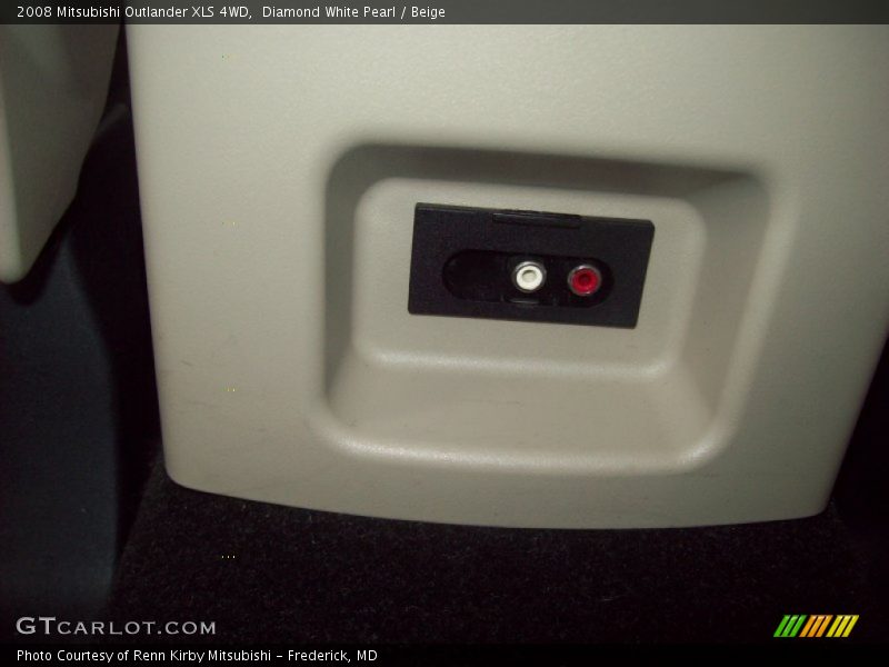 Diamond White Pearl / Beige 2008 Mitsubishi Outlander XLS 4WD
