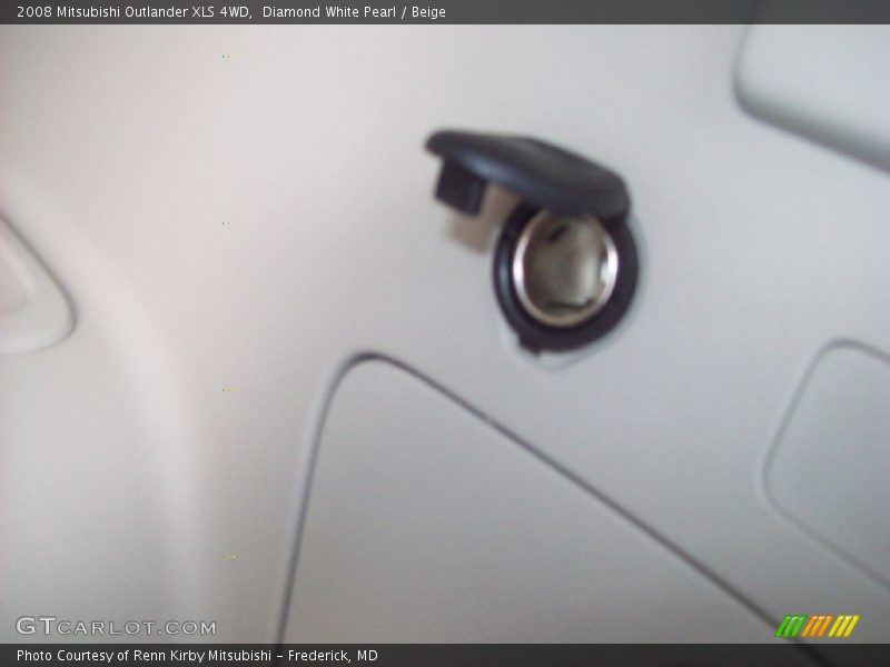 Diamond White Pearl / Beige 2008 Mitsubishi Outlander XLS 4WD