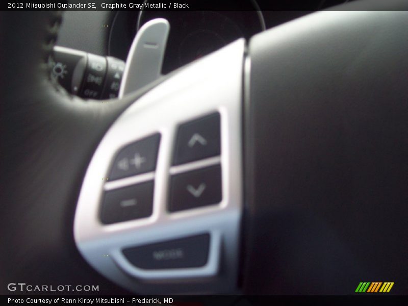 Graphite Gray Metallic / Black 2012 Mitsubishi Outlander SE
