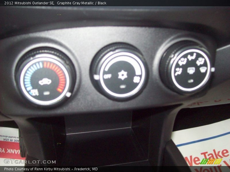 Graphite Gray Metallic / Black 2012 Mitsubishi Outlander SE