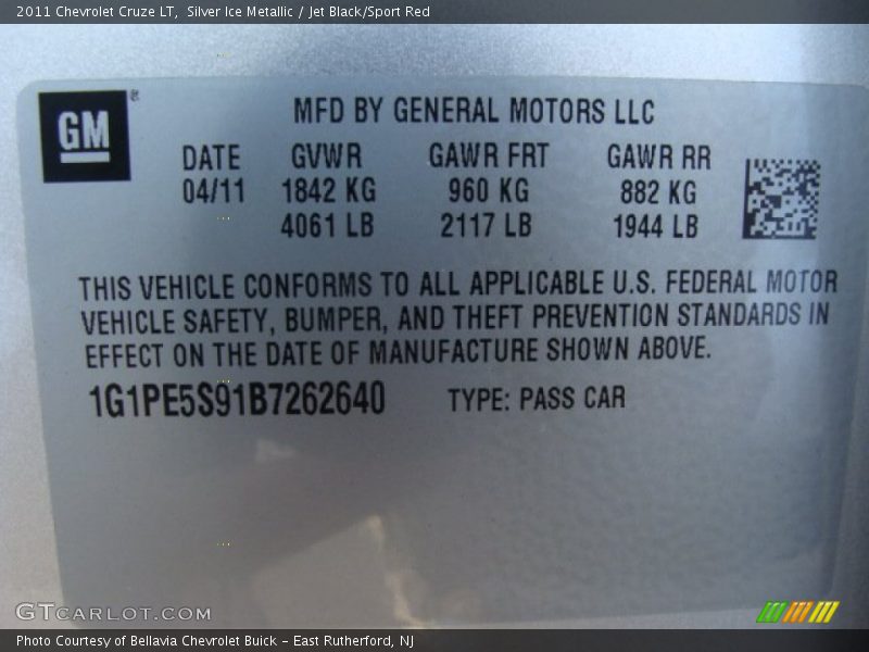 Silver Ice Metallic / Jet Black/Sport Red 2011 Chevrolet Cruze LT