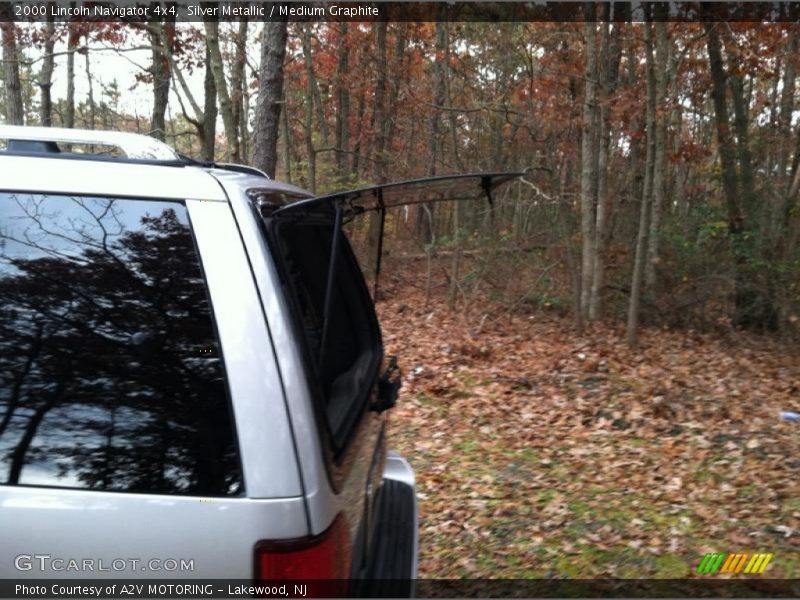 Silver Metallic / Medium Graphite 2000 Lincoln Navigator 4x4