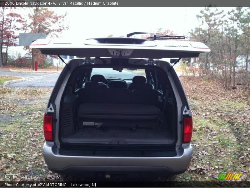 Silver Metallic / Medium Graphite 2000 Lincoln Navigator 4x4