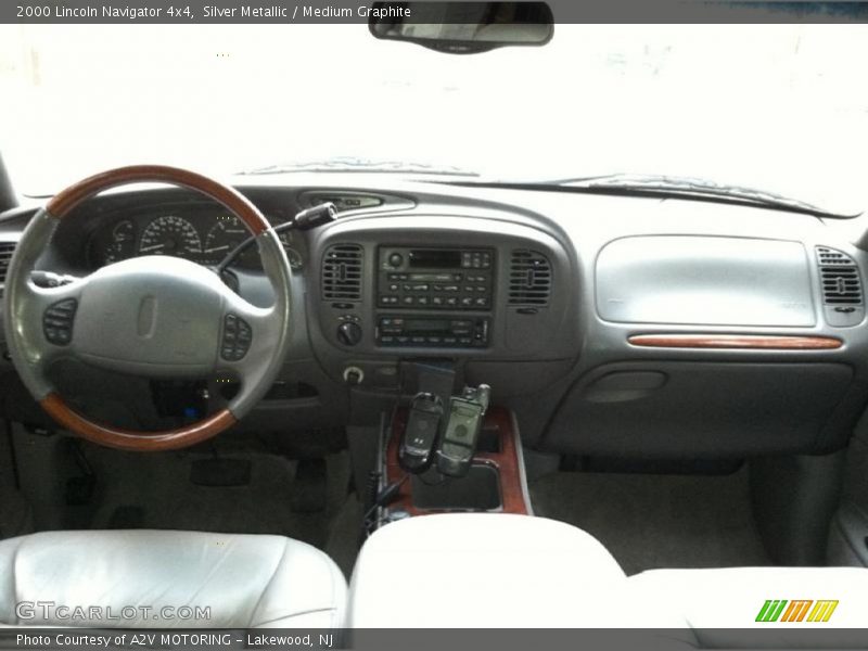 Silver Metallic / Medium Graphite 2000 Lincoln Navigator 4x4