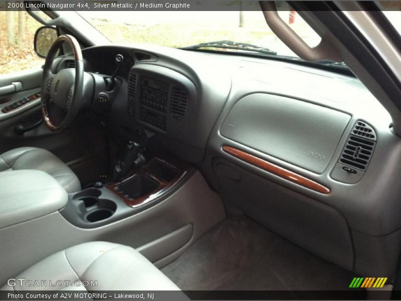 Silver Metallic / Medium Graphite 2000 Lincoln Navigator 4x4