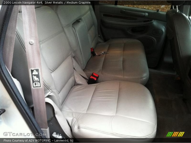 Silver Metallic / Medium Graphite 2000 Lincoln Navigator 4x4