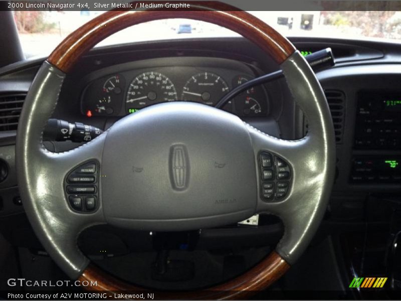 Silver Metallic / Medium Graphite 2000 Lincoln Navigator 4x4