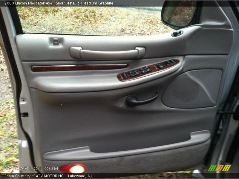 Silver Metallic / Medium Graphite 2000 Lincoln Navigator 4x4
