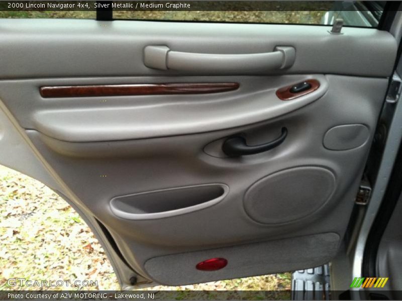 Silver Metallic / Medium Graphite 2000 Lincoln Navigator 4x4