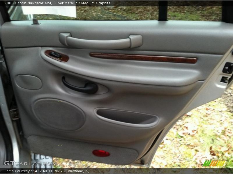 Silver Metallic / Medium Graphite 2000 Lincoln Navigator 4x4