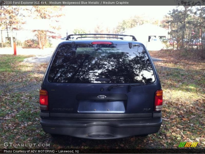 Medium Wedgewood Blue Metallic / Medium Graphite 2000 Ford Explorer XLS 4x4