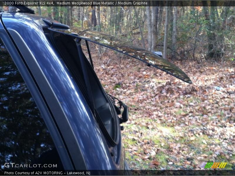 Medium Wedgewood Blue Metallic / Medium Graphite 2000 Ford Explorer XLS 4x4