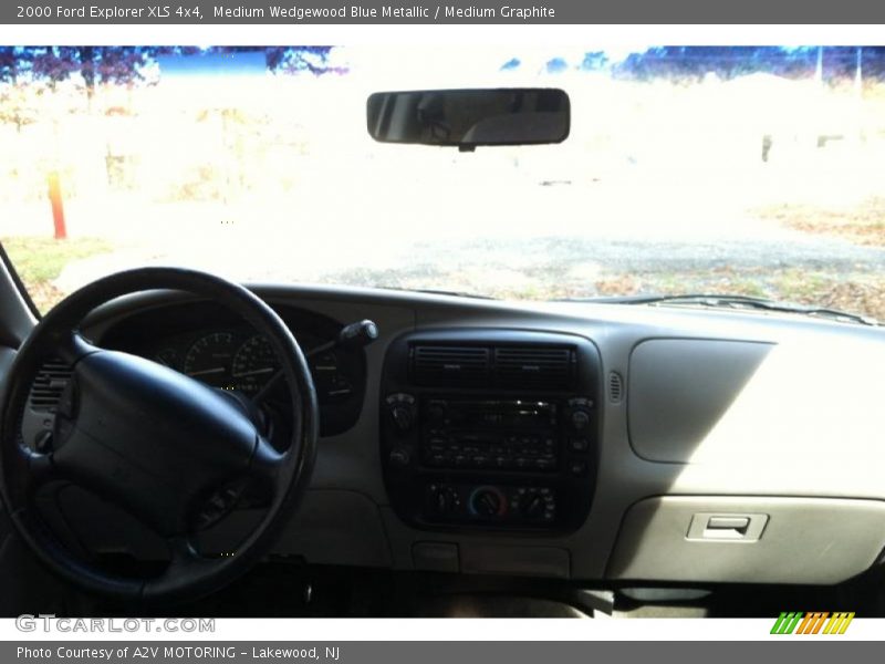 Medium Wedgewood Blue Metallic / Medium Graphite 2000 Ford Explorer XLS 4x4