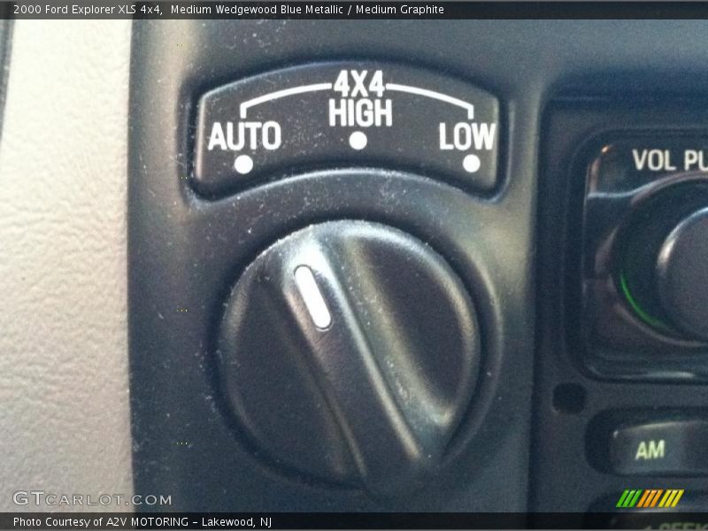 Medium Wedgewood Blue Metallic / Medium Graphite 2000 Ford Explorer XLS 4x4