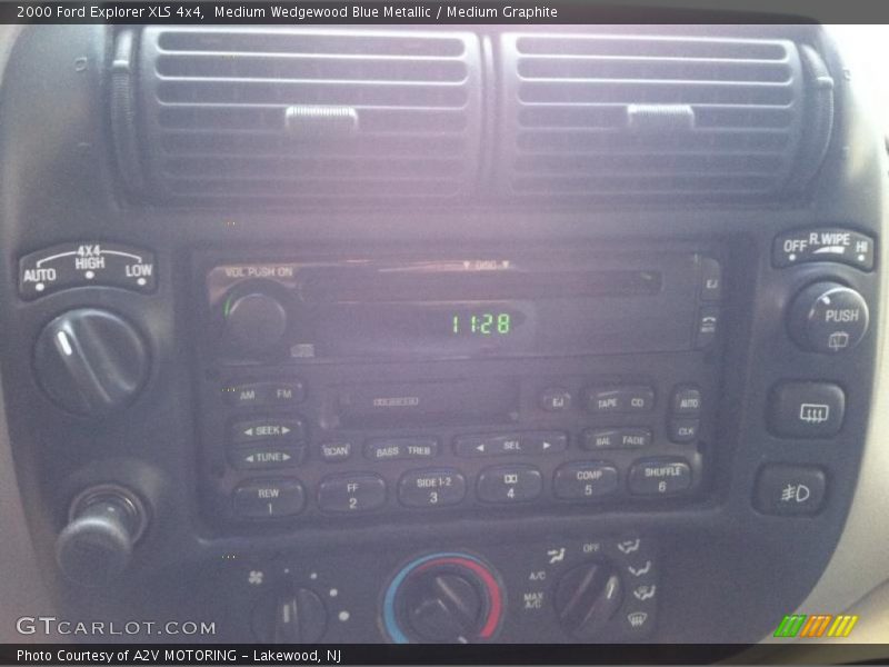 Medium Wedgewood Blue Metallic / Medium Graphite 2000 Ford Explorer XLS 4x4