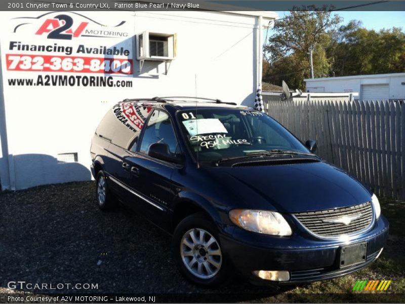 Patriot Blue Pearl / Navy Blue 2001 Chrysler Town & Country LXi