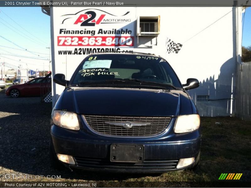 Patriot Blue Pearl / Navy Blue 2001 Chrysler Town & Country LXi