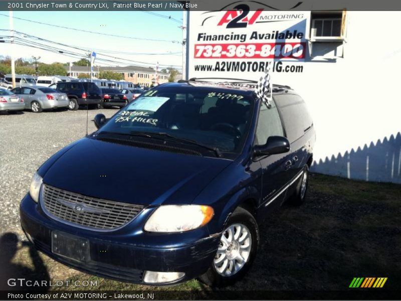 Patriot Blue Pearl / Navy Blue 2001 Chrysler Town & Country LXi