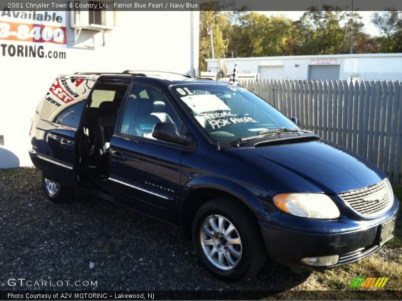 Patriot Blue Pearl / Navy Blue 2001 Chrysler Town & Country LXi