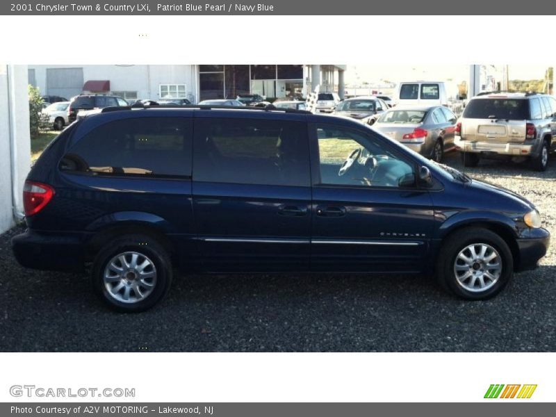 Patriot Blue Pearl / Navy Blue 2001 Chrysler Town & Country LXi