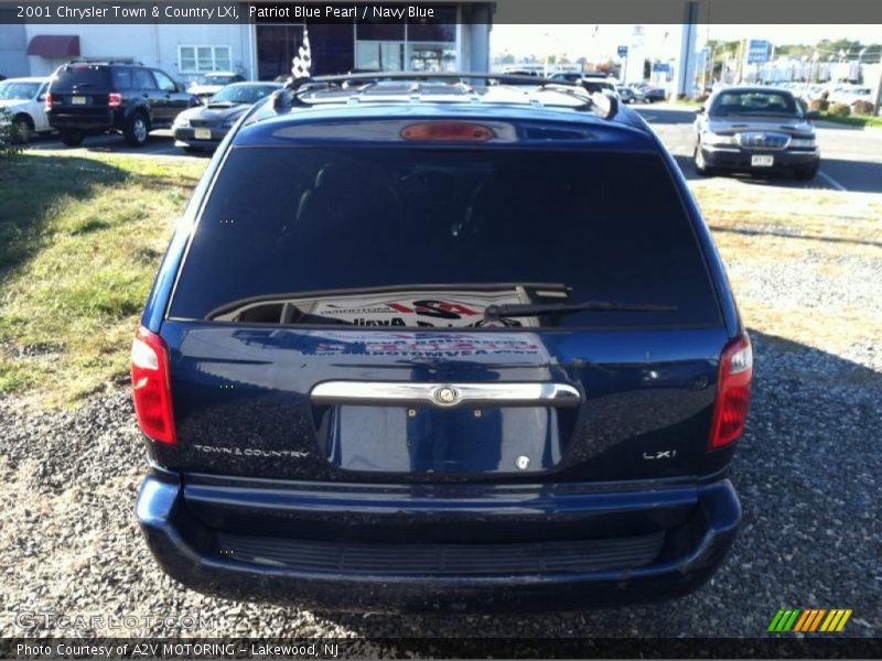 Patriot Blue Pearl / Navy Blue 2001 Chrysler Town & Country LXi