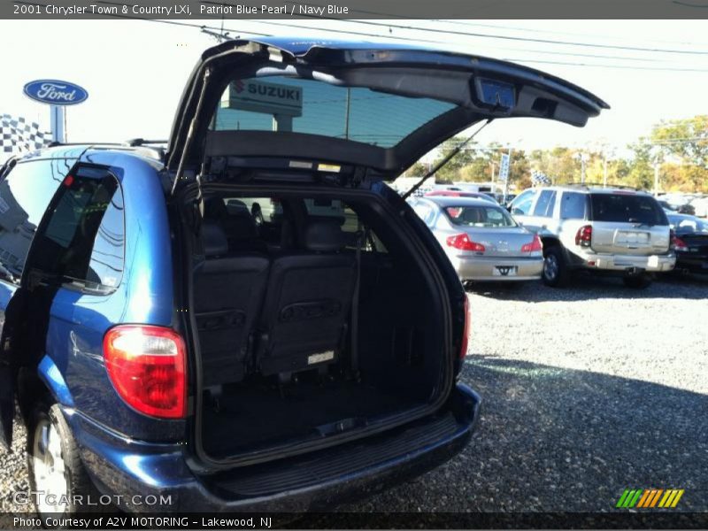 Patriot Blue Pearl / Navy Blue 2001 Chrysler Town & Country LXi